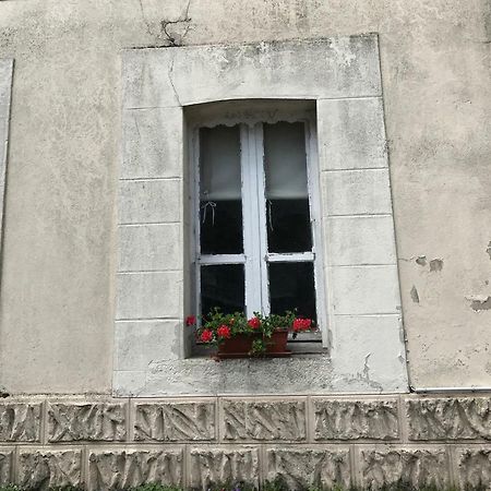 Le Petit Logement Pre-en-Pail-Saint-Samson Exterior photo